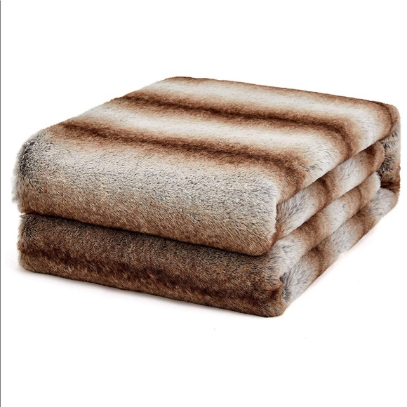 Faux fur style throw blanket - Picture 2 of 3